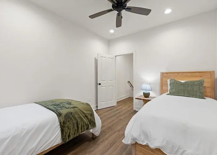 Acadian House King Bed Garage Arcade 85 Tv Villa *
