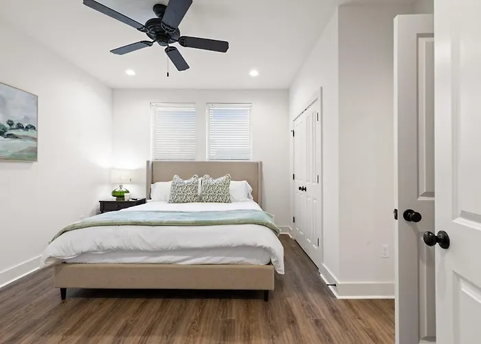 Acadian House King Bed Garage Arcade 85 Tv Villa
