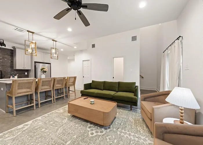 Acadian House King Bed Garage Arcade 85 Tv *