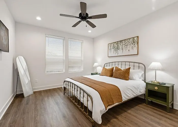 Acadian House King Bed Garage Arcade 85 Tv Villa