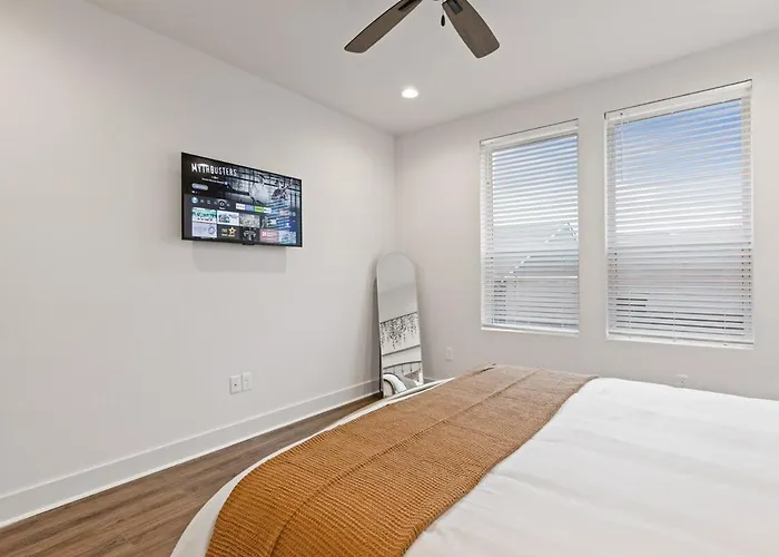 Villa Acadian House King Bed Garage Arcade 85 Tv