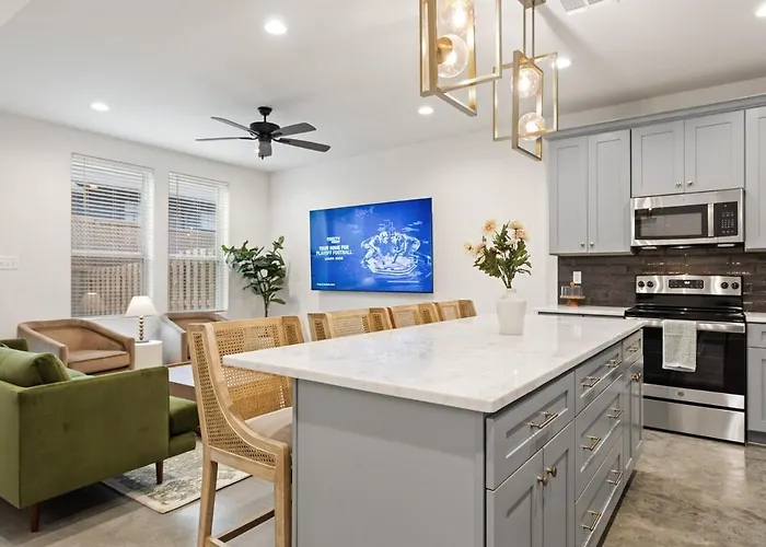 Acadian House King Bed Garage Arcade 85 Tv *