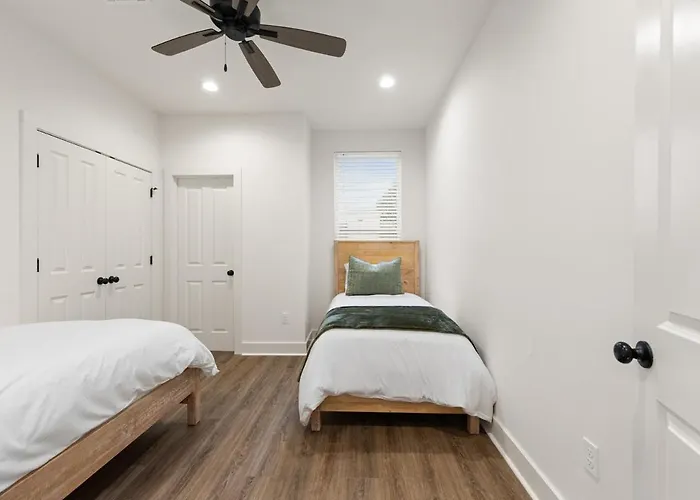 Acadian House King Bed Garage Arcade 85 Tv Villa *