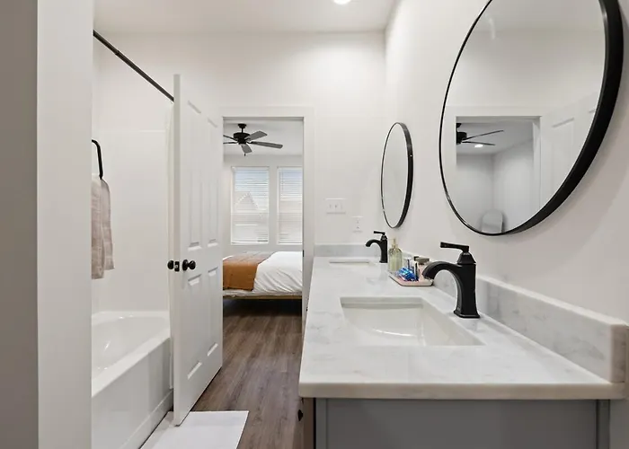 Acadian House King Bed Garage Arcade 85 Tv Villa *